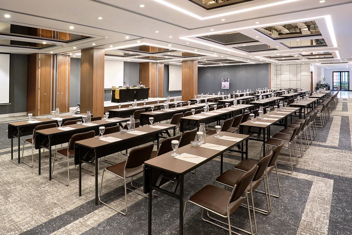 Mercure Jakarta Cikini Esterno foto