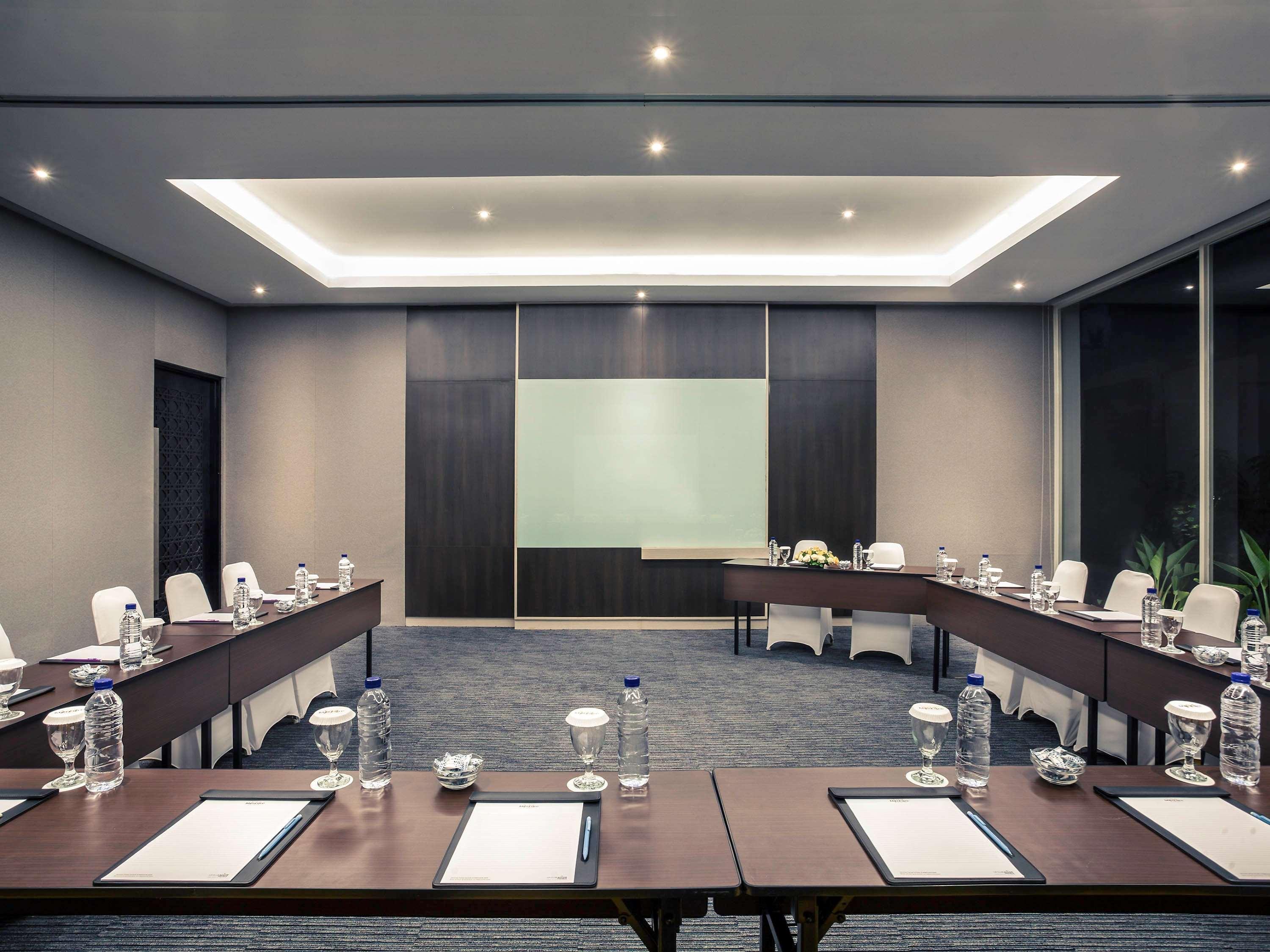 Mercure Jakarta Cikini Esterno foto