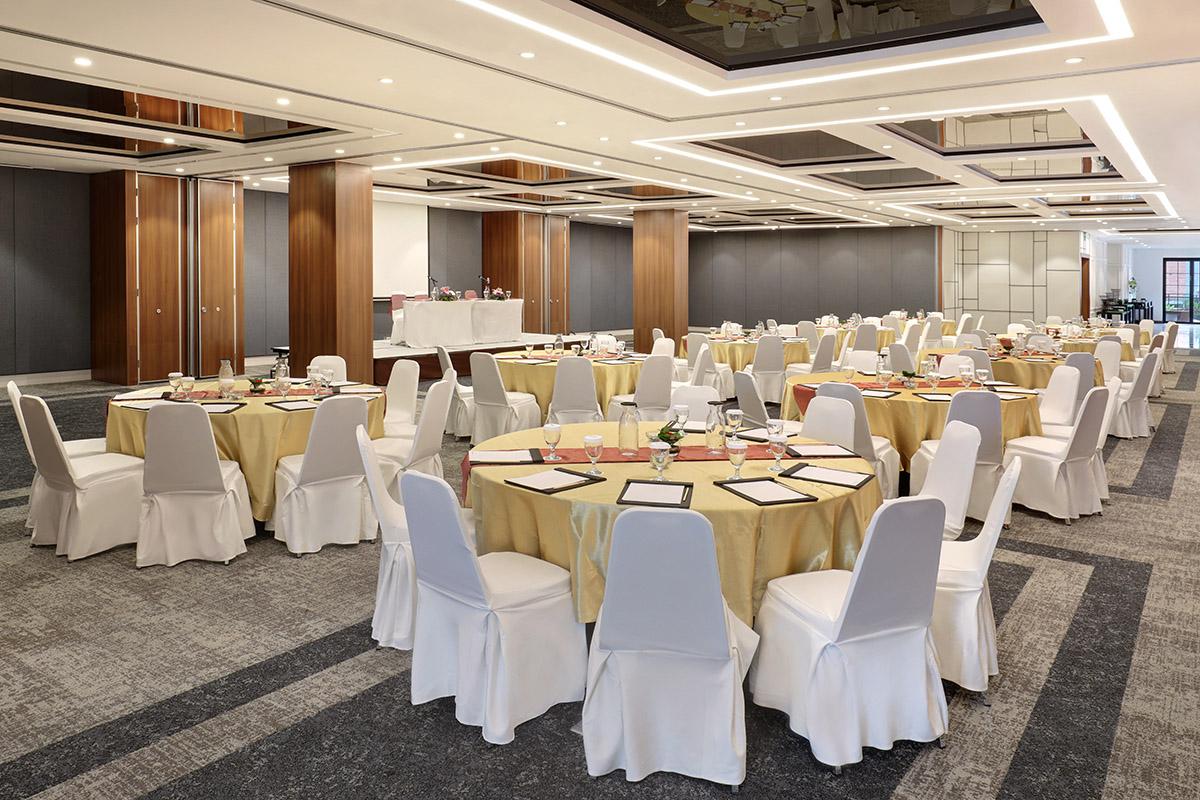 Mercure Jakarta Cikini Esterno foto