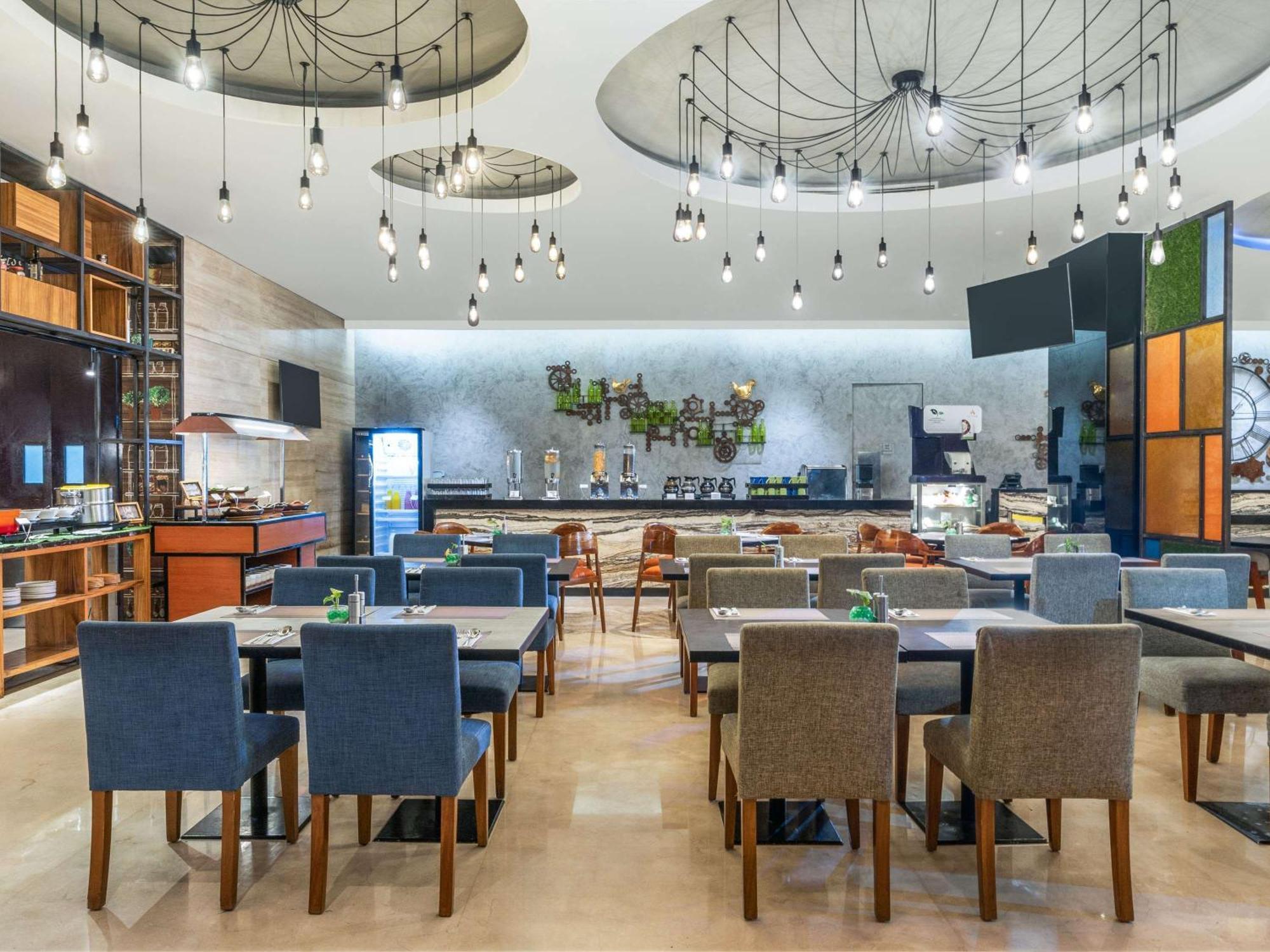 Mercure Jakarta Cikini Esterno foto
