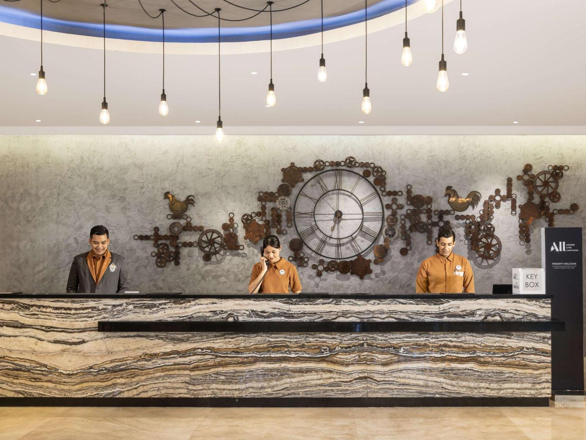 Mercure Jakarta Cikini Esterno foto