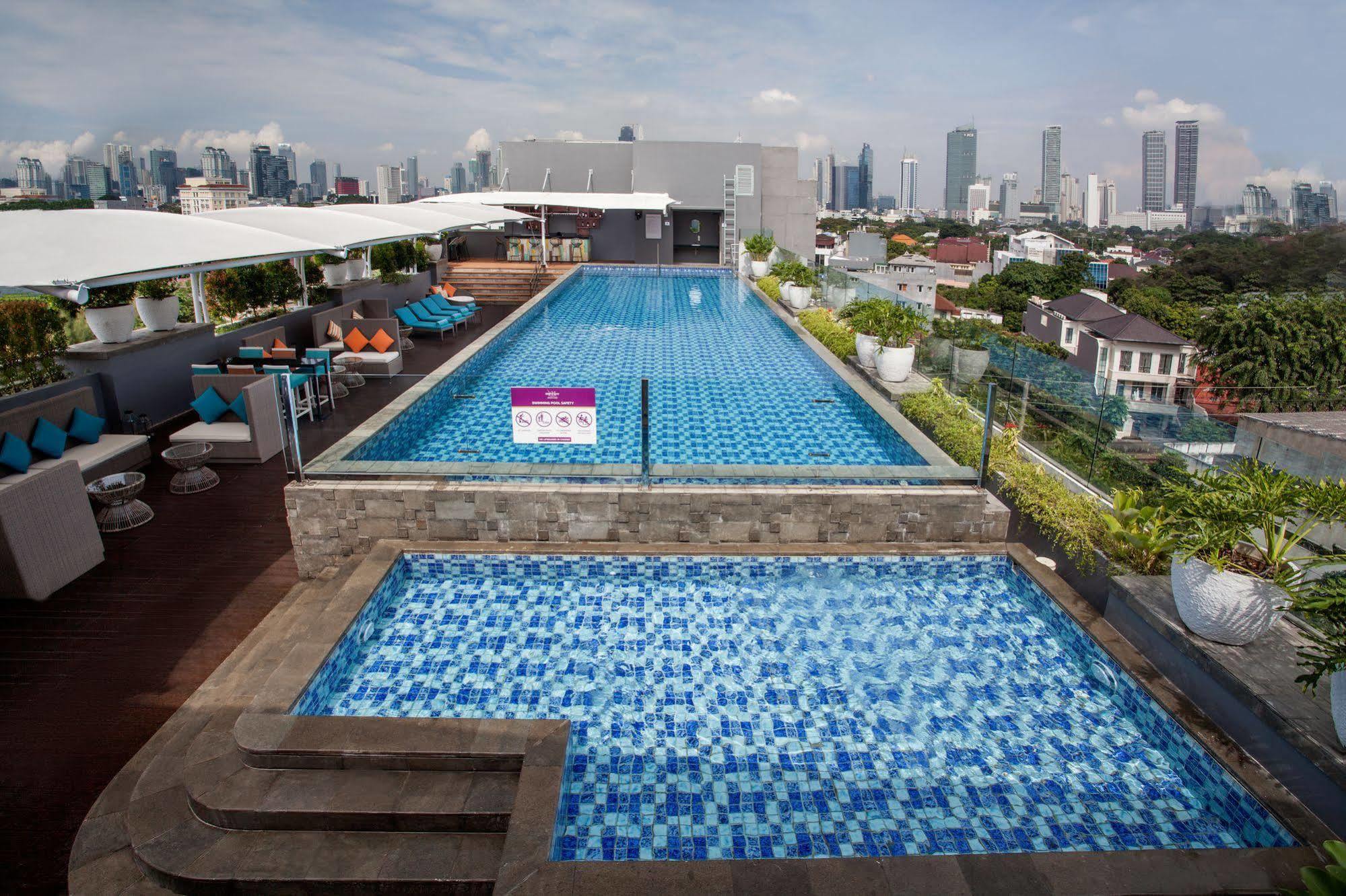 Mercure Jakarta Cikini Esterno foto